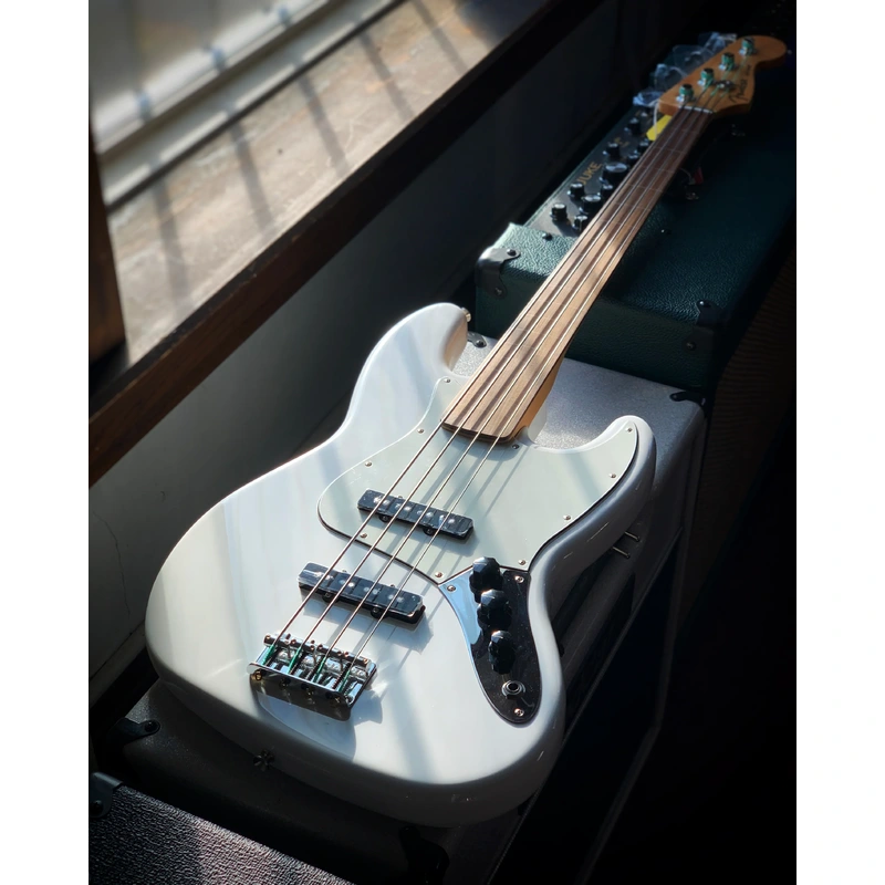 Fender Player Jazz Bass, Fretless, Polar White