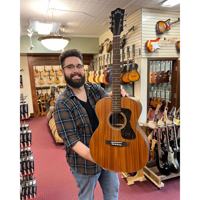Guild 300 Series OM-320 Acoustic Guitar