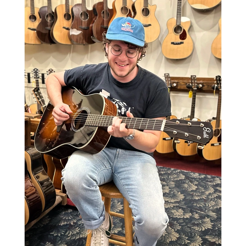 Guild Memoir Series DS-240 Slope Shoulder Dreadnought Acoustic Guitar