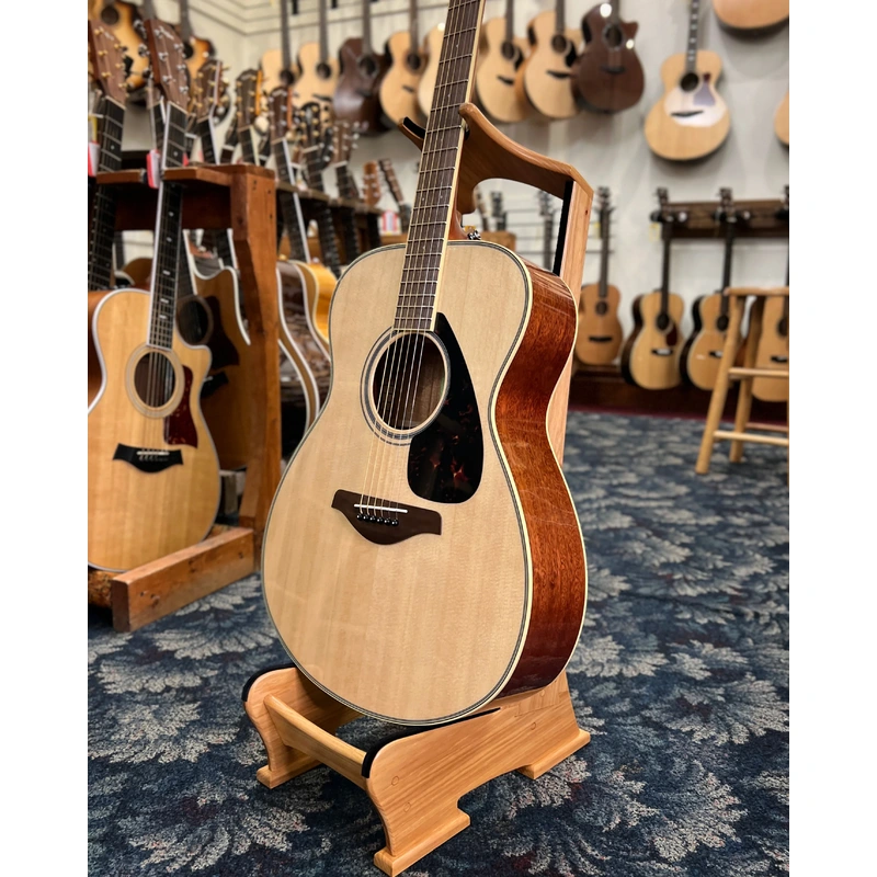 Yamaha FS820 Acoustic Guitar